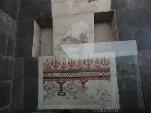 fragmento de muro pintado em Qorikancha