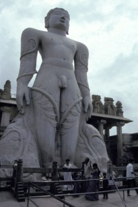 estátua nua jaina (reprodução de foto da Internet)